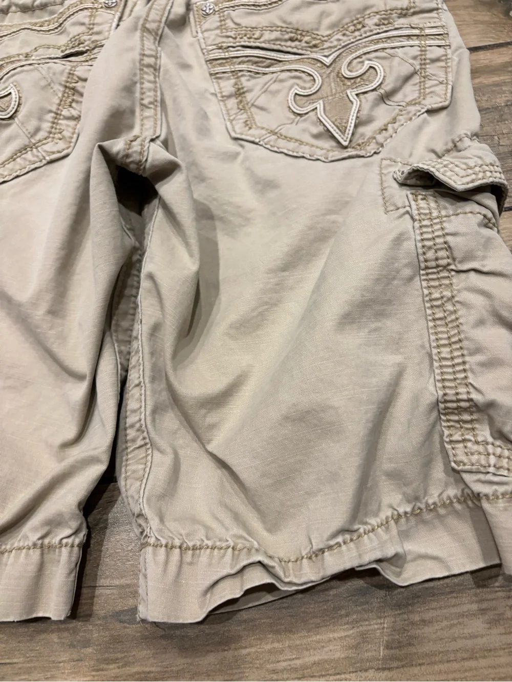Rock Revival Mens Size 36x13 Beige Tan Embroidered Fleur De Lis Cargo Shorts